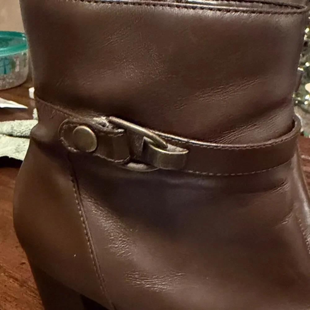 Nine & Co. Leather Heeled Zippered Ankle Boots Booties - Brown - Women's 8.5