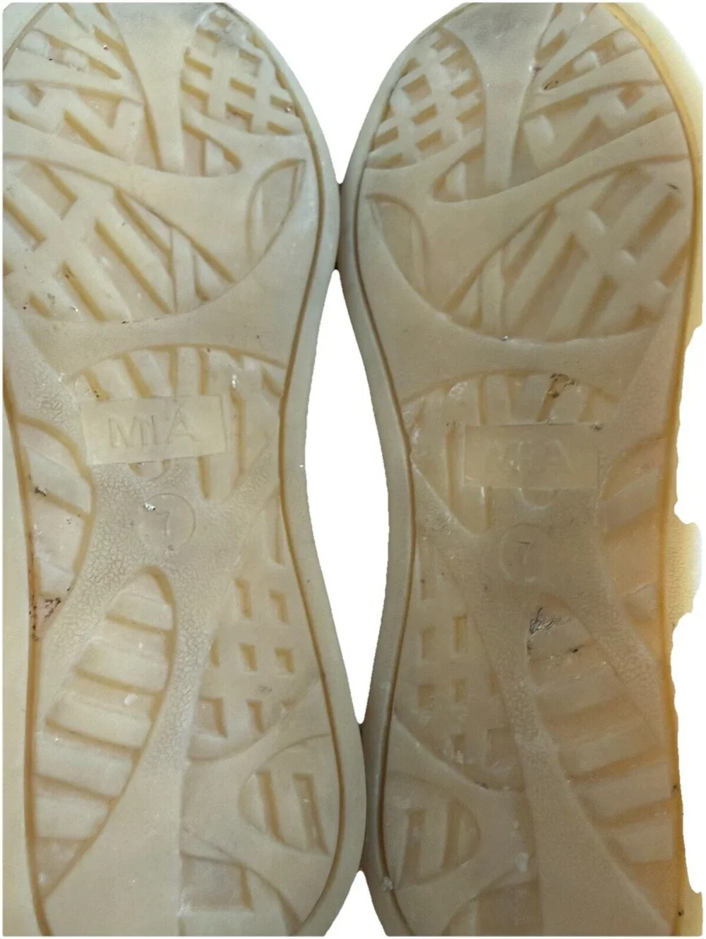 Mia Sneaker Women’s Size 7 Cream Tan Suede