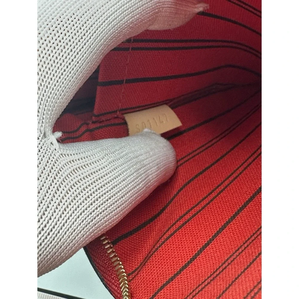 Louis Vuitton Neverfull Pochette Monogram Canvas Wristlet Pouch Red Lining