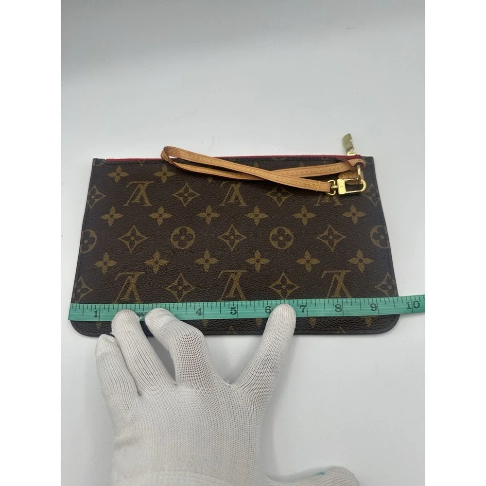 Louis Vuitton Neverfull Pochette Monogram Canvas Wristlet Pouch Red Lining