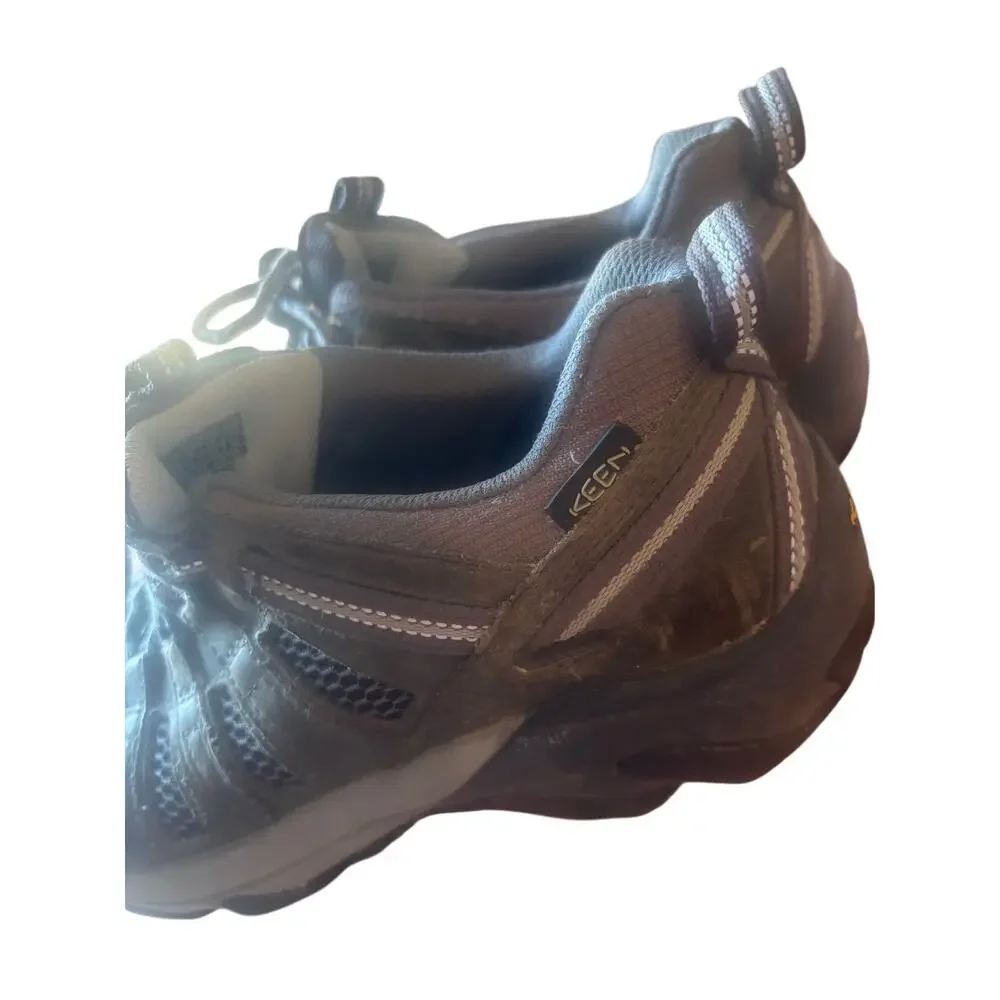 Keen left woman’s hiking