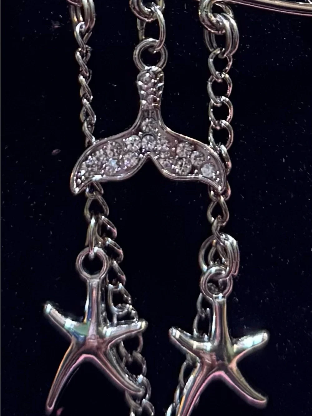 🧜🏼‍♀️ Silver toned Safety Pin Brooch with Blue Bead and Starfish