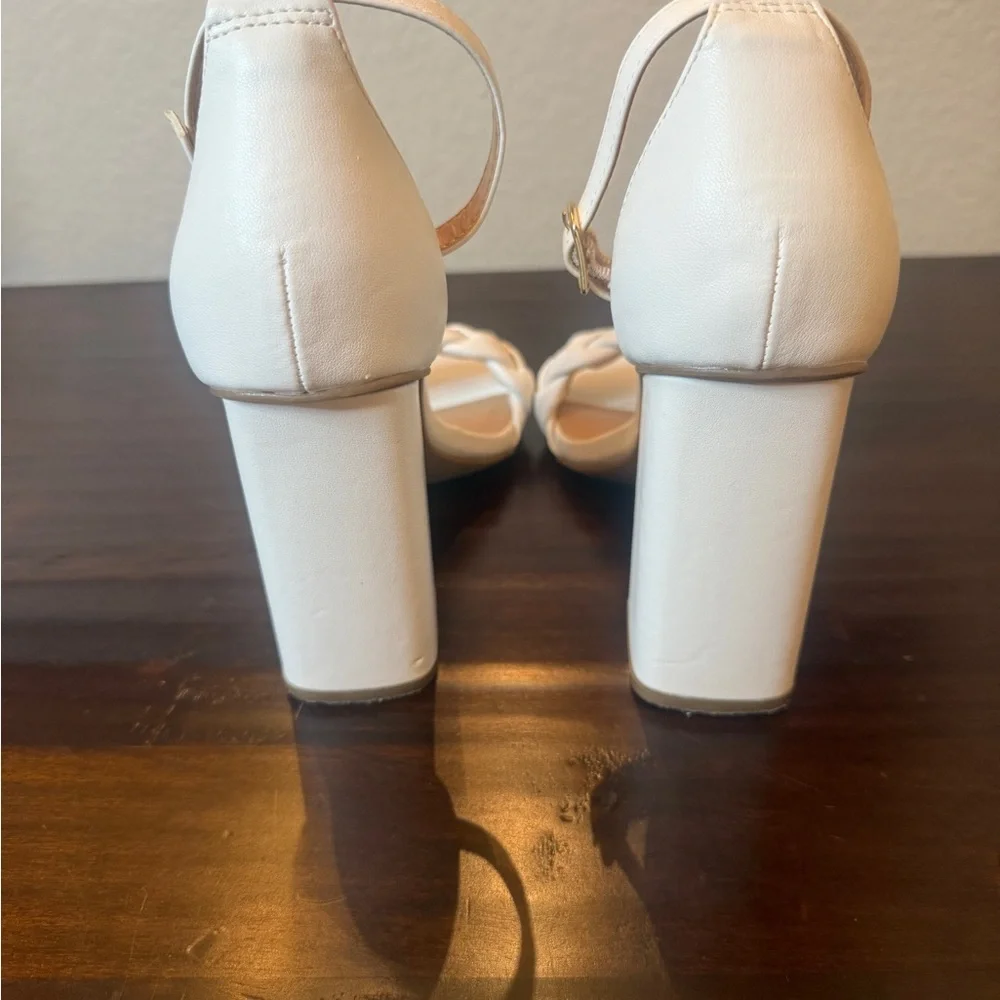 Dream Pairs this heeled