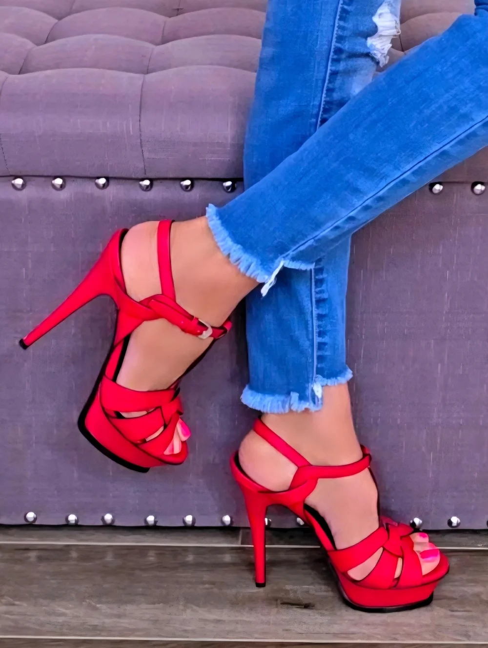 Yves Saint Laurent 38 design