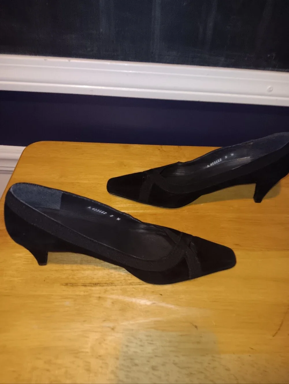 Stuart Weitzman very minor