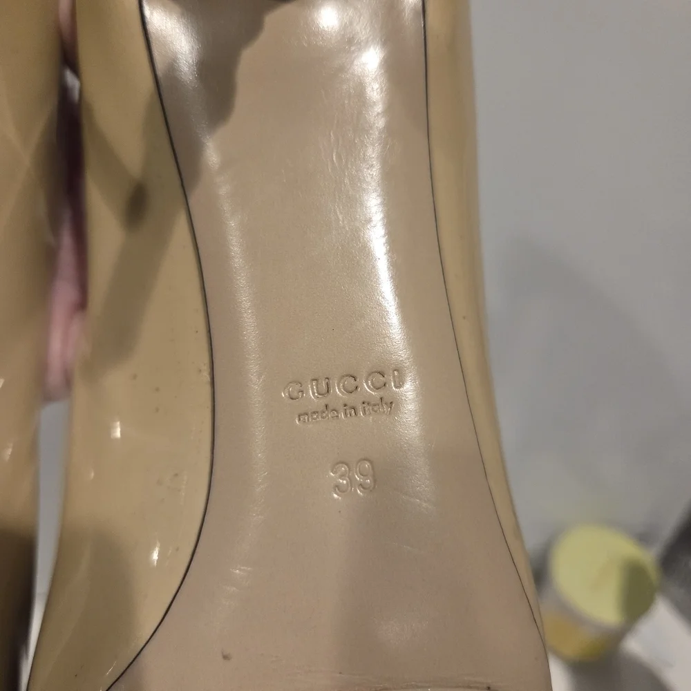 Gucci Tan Patent Leather Peep-Toe Bamboo Low Heels Size 8.5