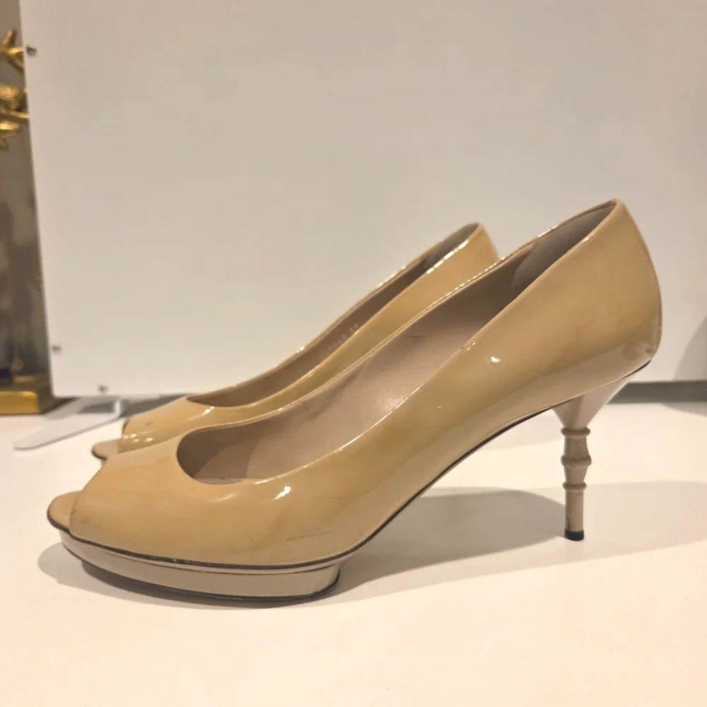 Gucci Tan Patent Leather Peep-Toe Bamboo Low Heels Size 8.5