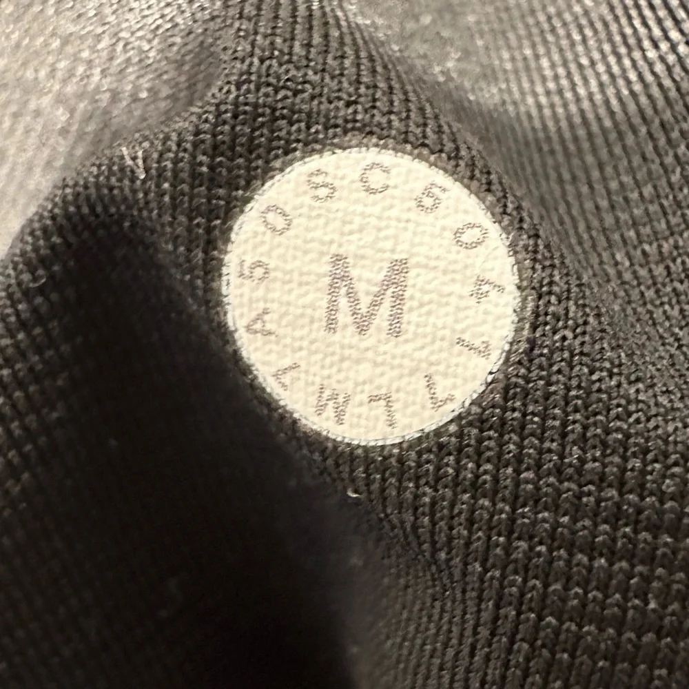 lululemon athletica excellent no