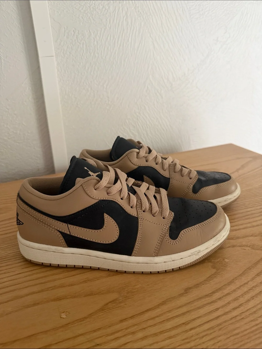 Nike Low-Top Sneakers in Taupe and Black