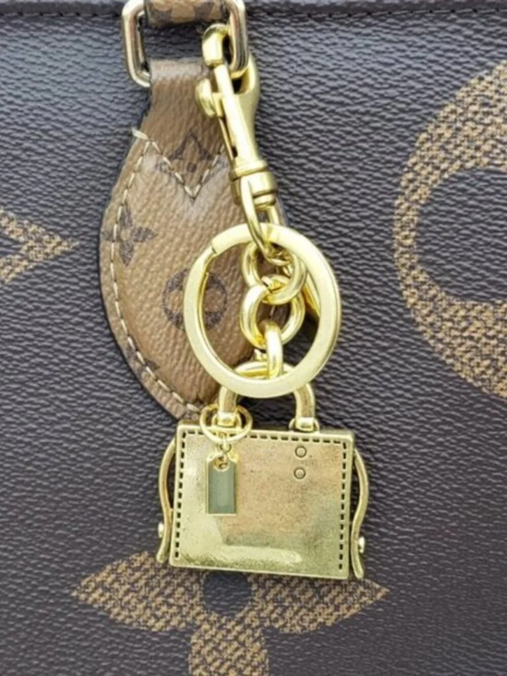 LV Gold Padlock Authentic 🔑 Luxury Bag Charm w/ Unbranded Golden Bag Keychain