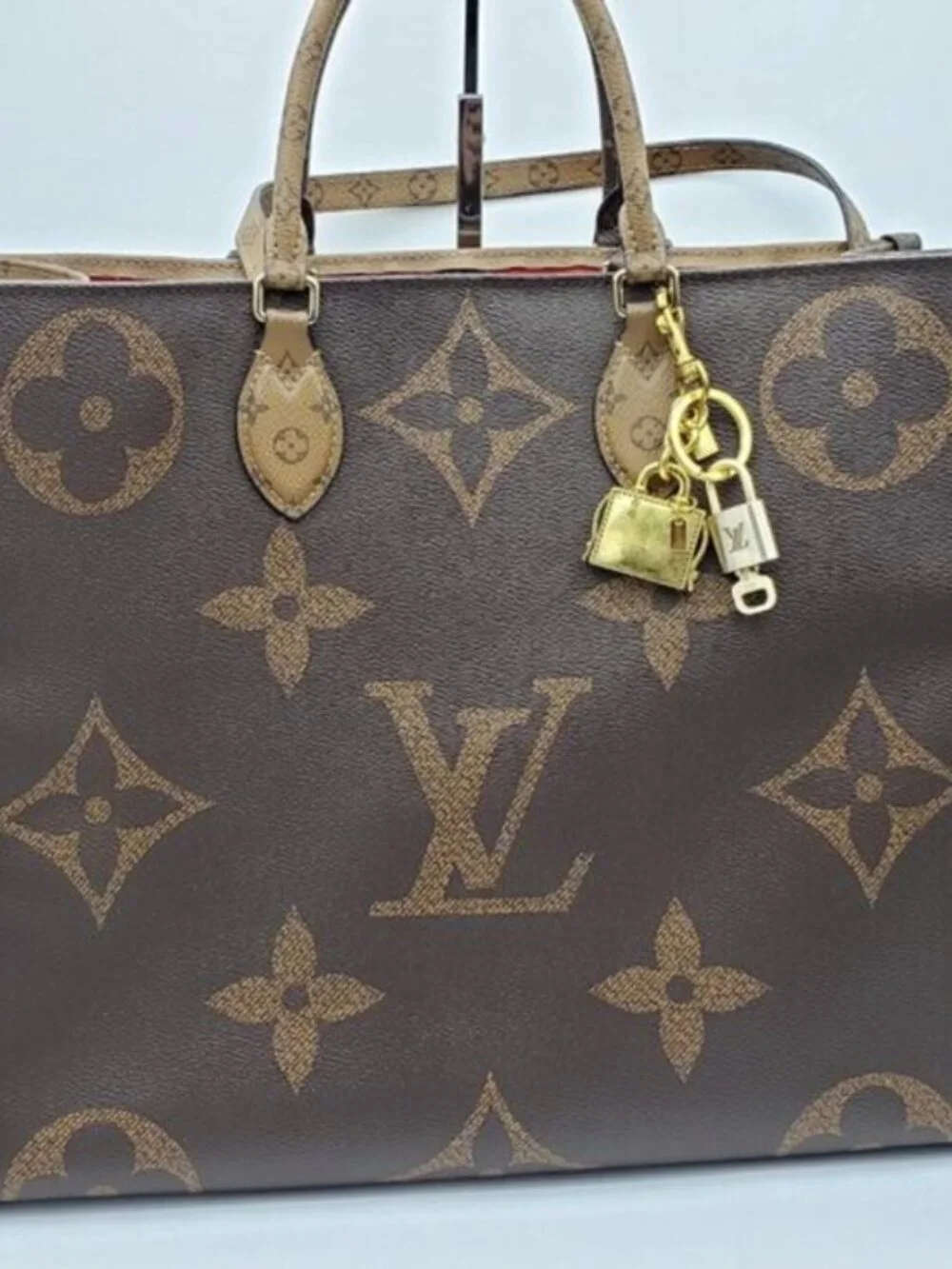 LV Gold Padlock Authentic 🔑 Luxury Bag Charm w/ Unbranded Golden Bag Keychain