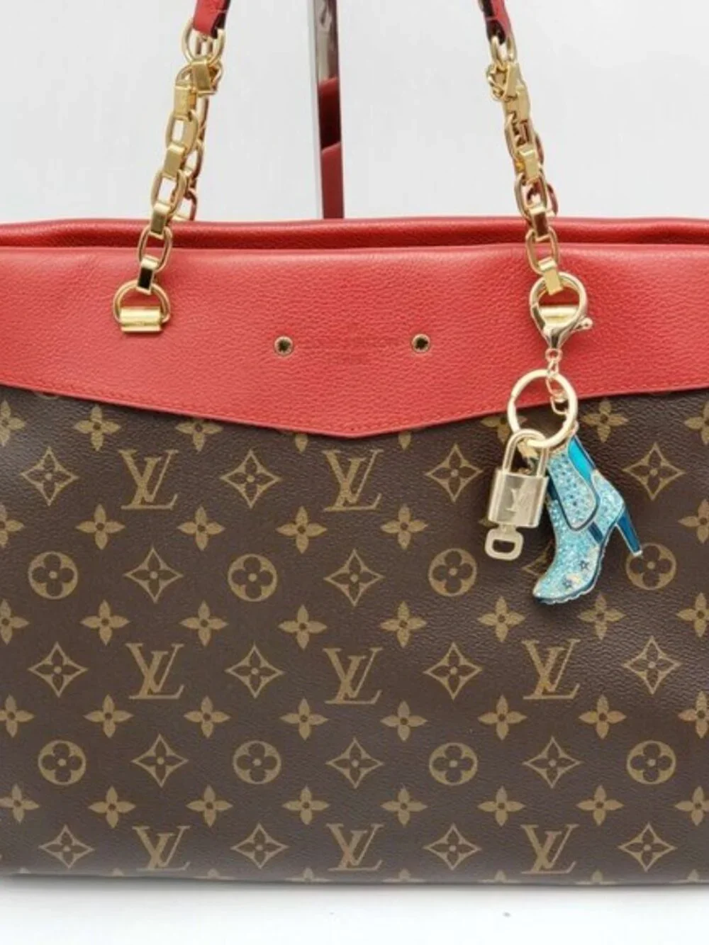 Louis Vuitton Authentic Gold Lock 🔒 Unbranded Shoe Keychain Charm for Bags