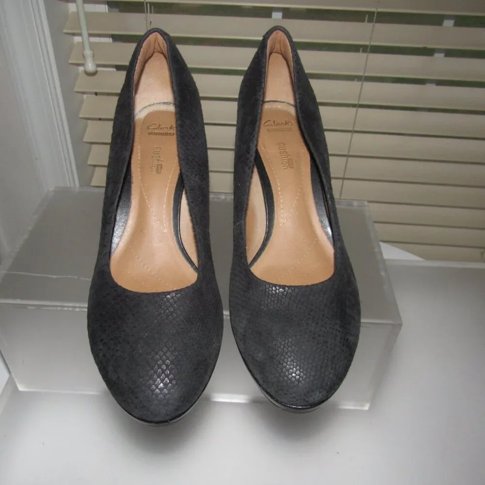 Clarks Black Textured Heels | Classic Comfort Pump | Size 8.5M