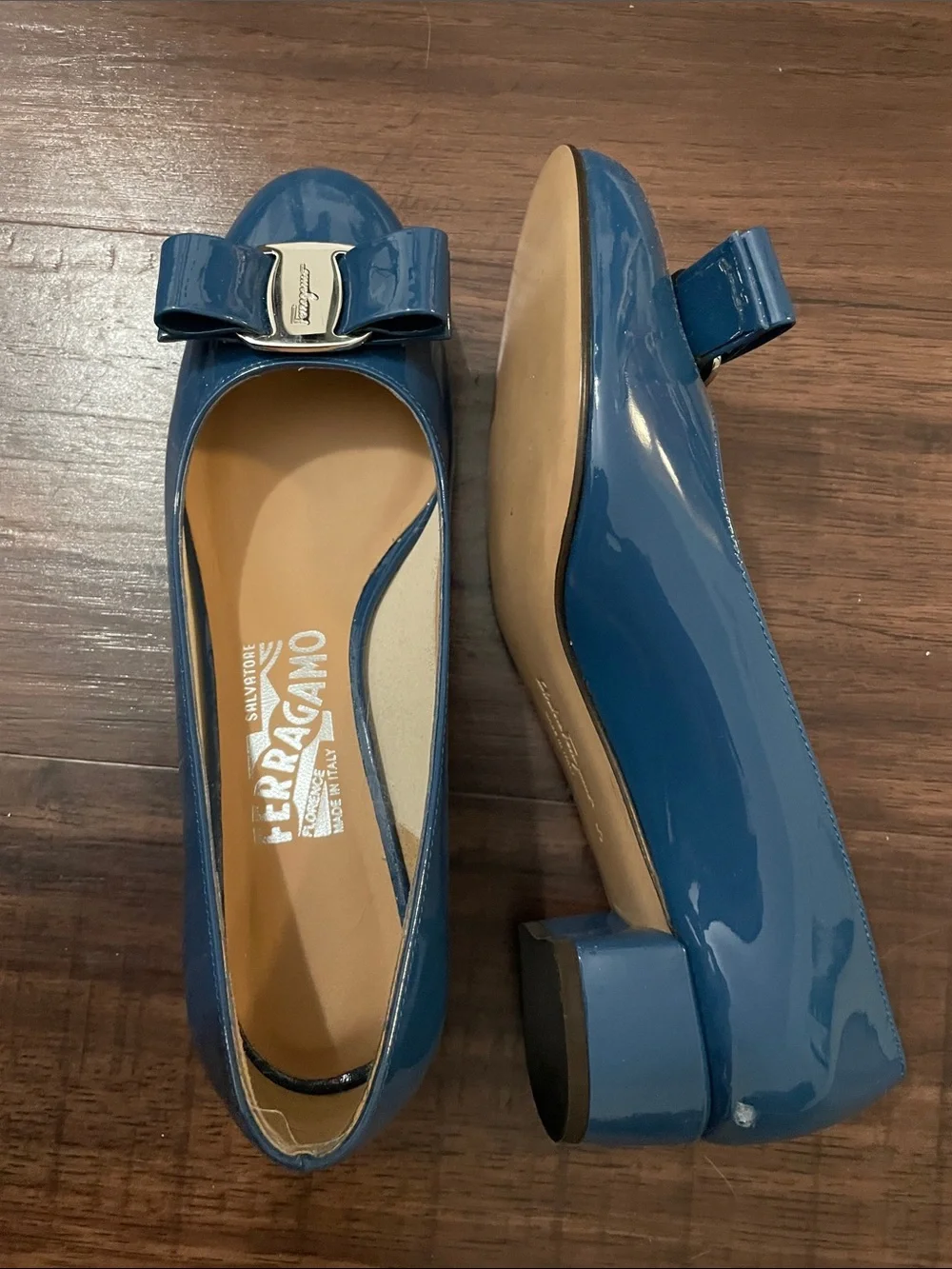 Salvatore Ferragamo Vara pump shoes blue 5D NWOT