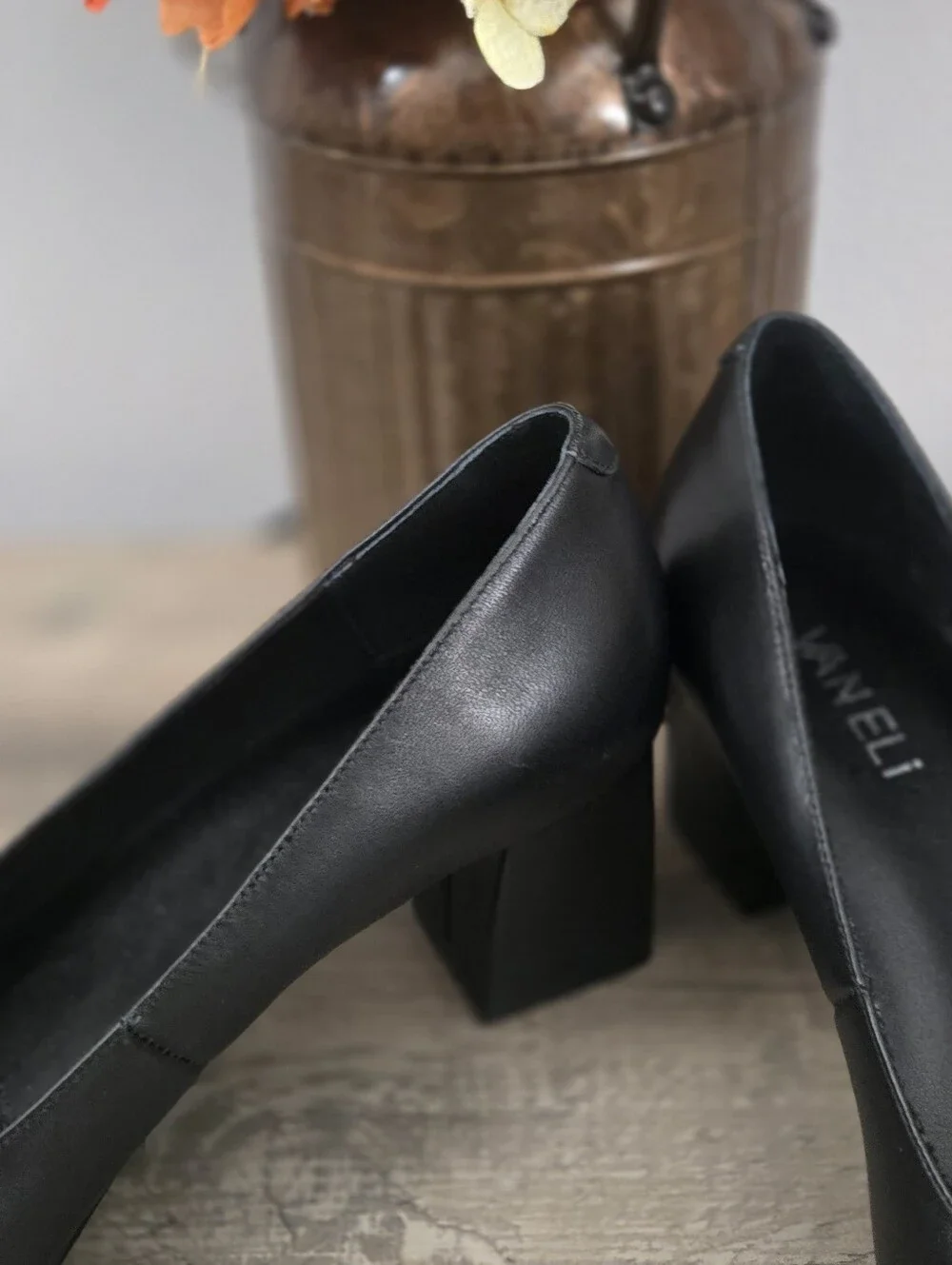 Vaneli classic pointed