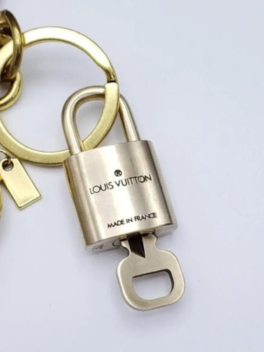 LV Gold Padlock Authentic 🔑 Luxury Bag Charm w/ Unbranded Golden Bag Keychain