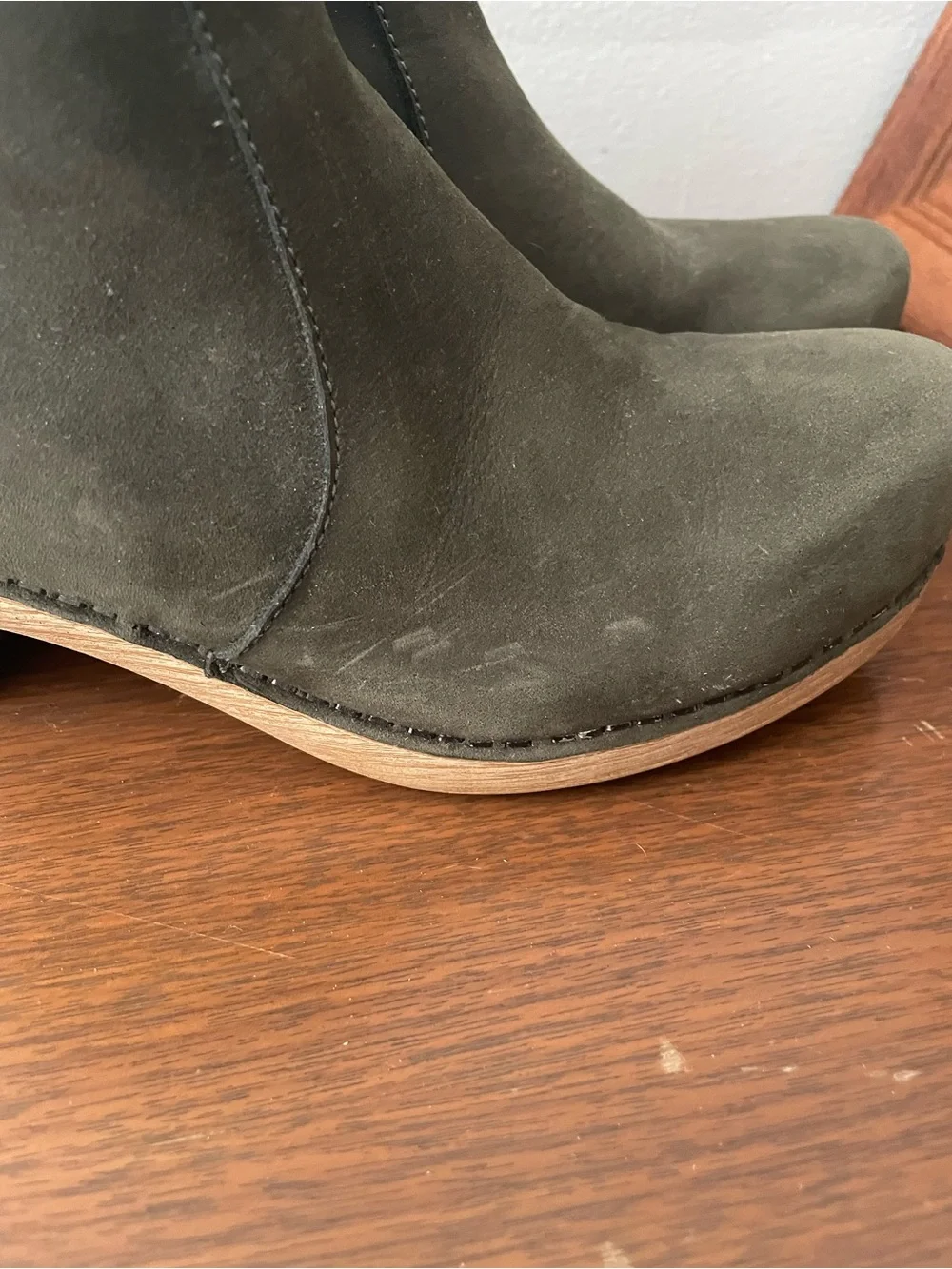 Dansko shown booties suede