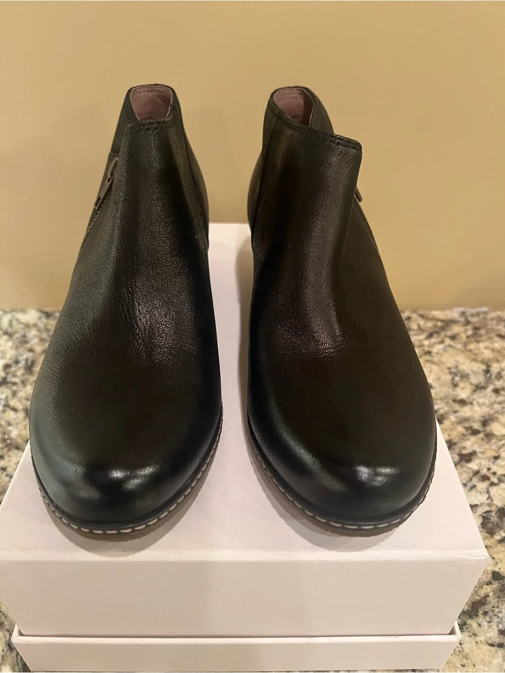 Dansko - Leyla Burnished Nubuck - black  Women’s sz 37 New in box, never worn