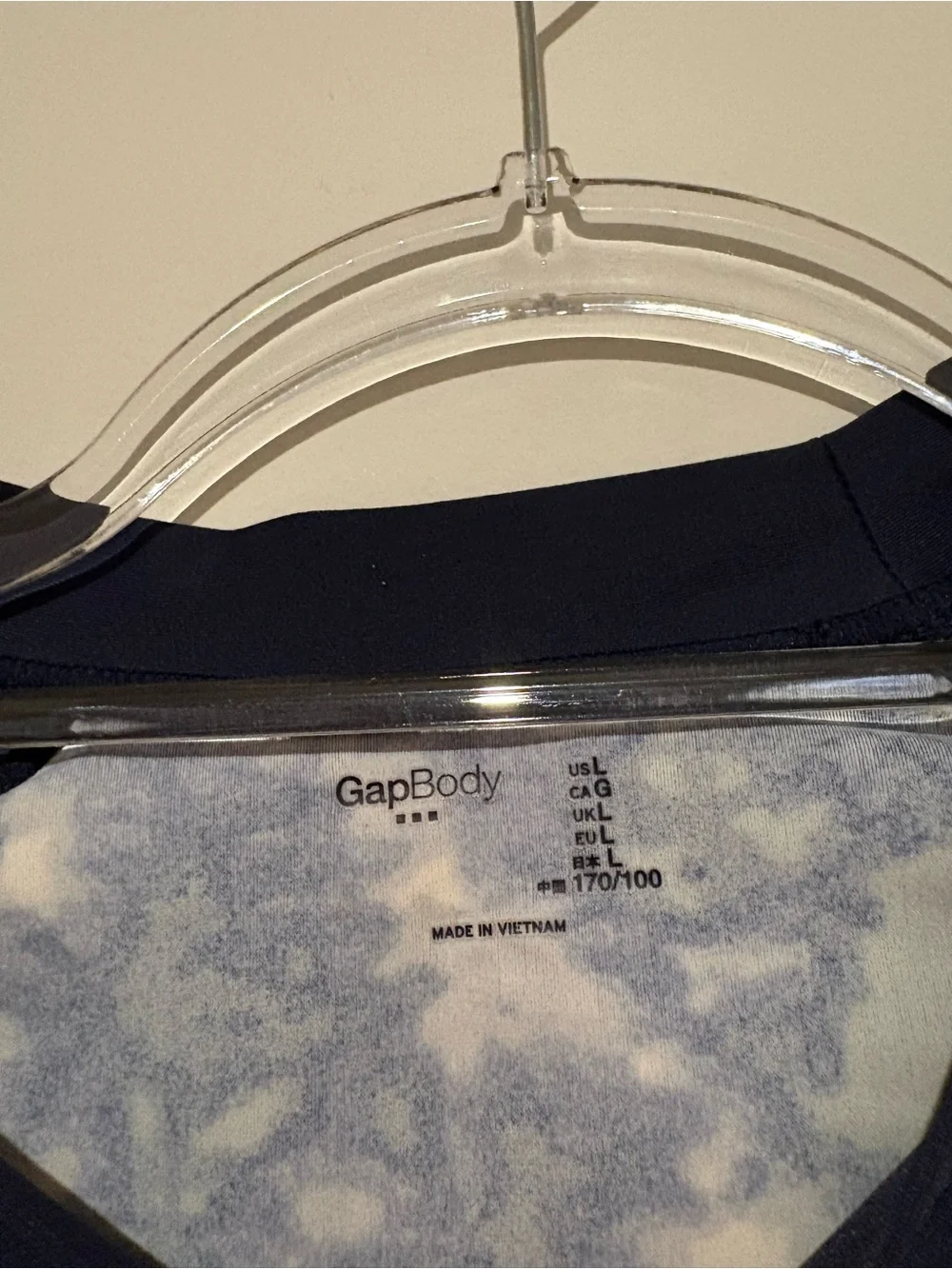 GAP body rashgaurd
