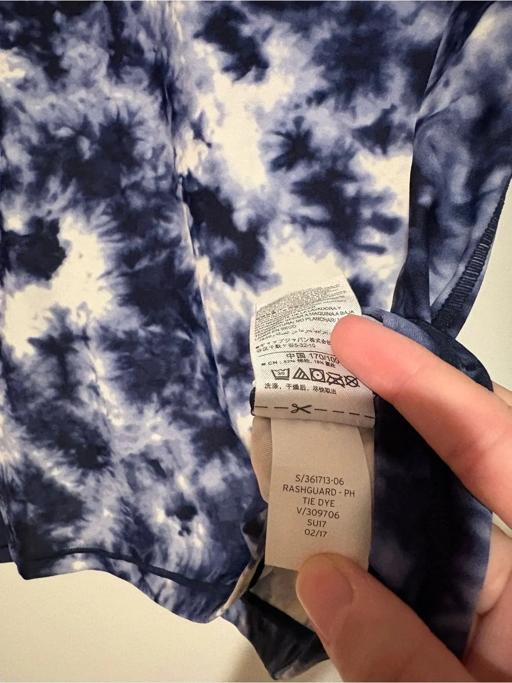 GAP body rashgaurd