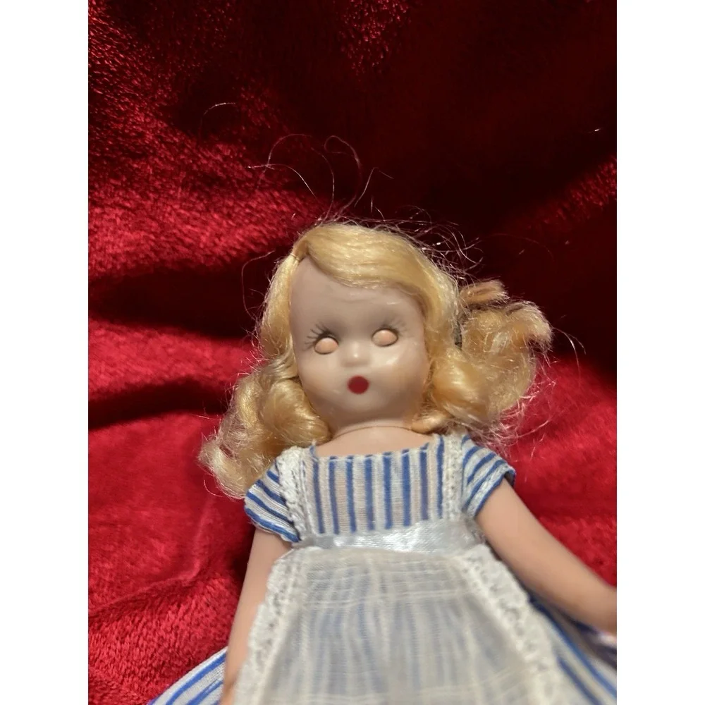 Madame Alexander this vtg