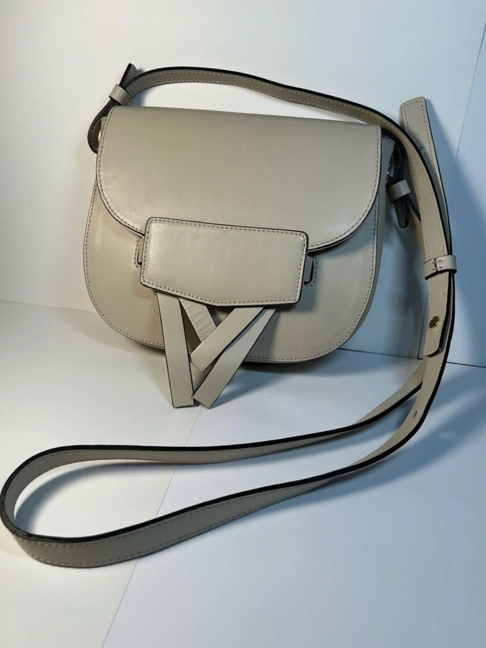 BCBG Maxazaria Vera Pelle Cream Crossbody Saddlebag Made in Italy