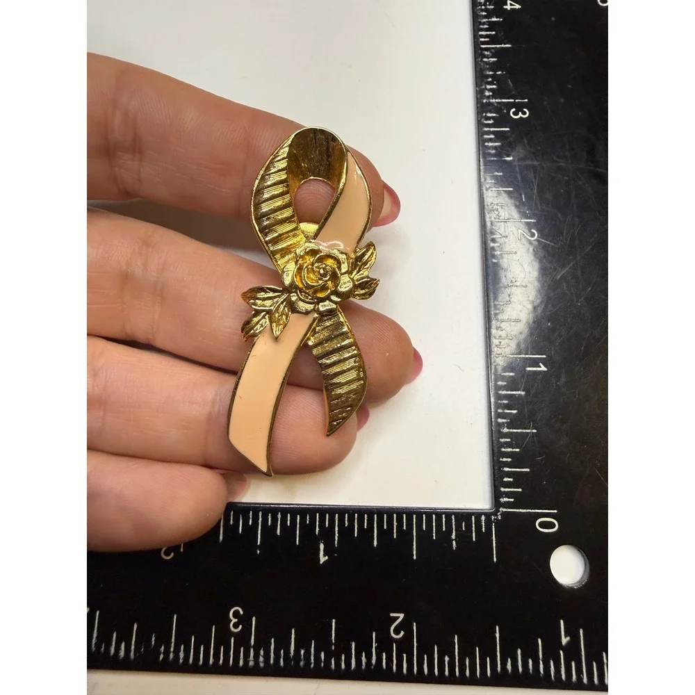 Avon Gold Tone Peach Enamel Rose Breast Cancer Awareness Ribbon Pin Brooch