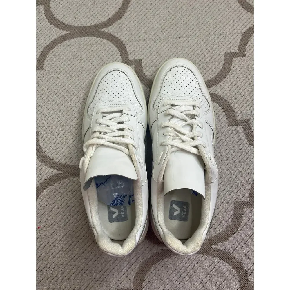 Veja perforated white