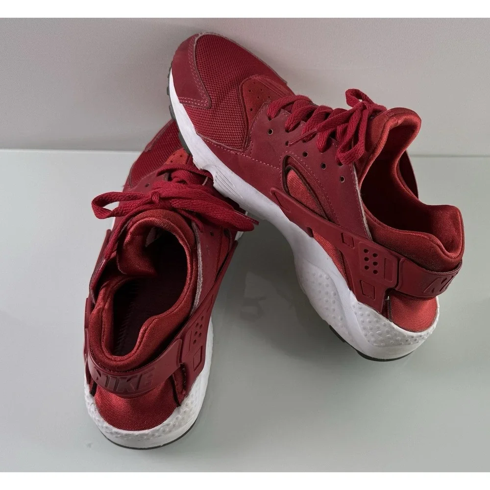 Nike Huarache heel shoes
