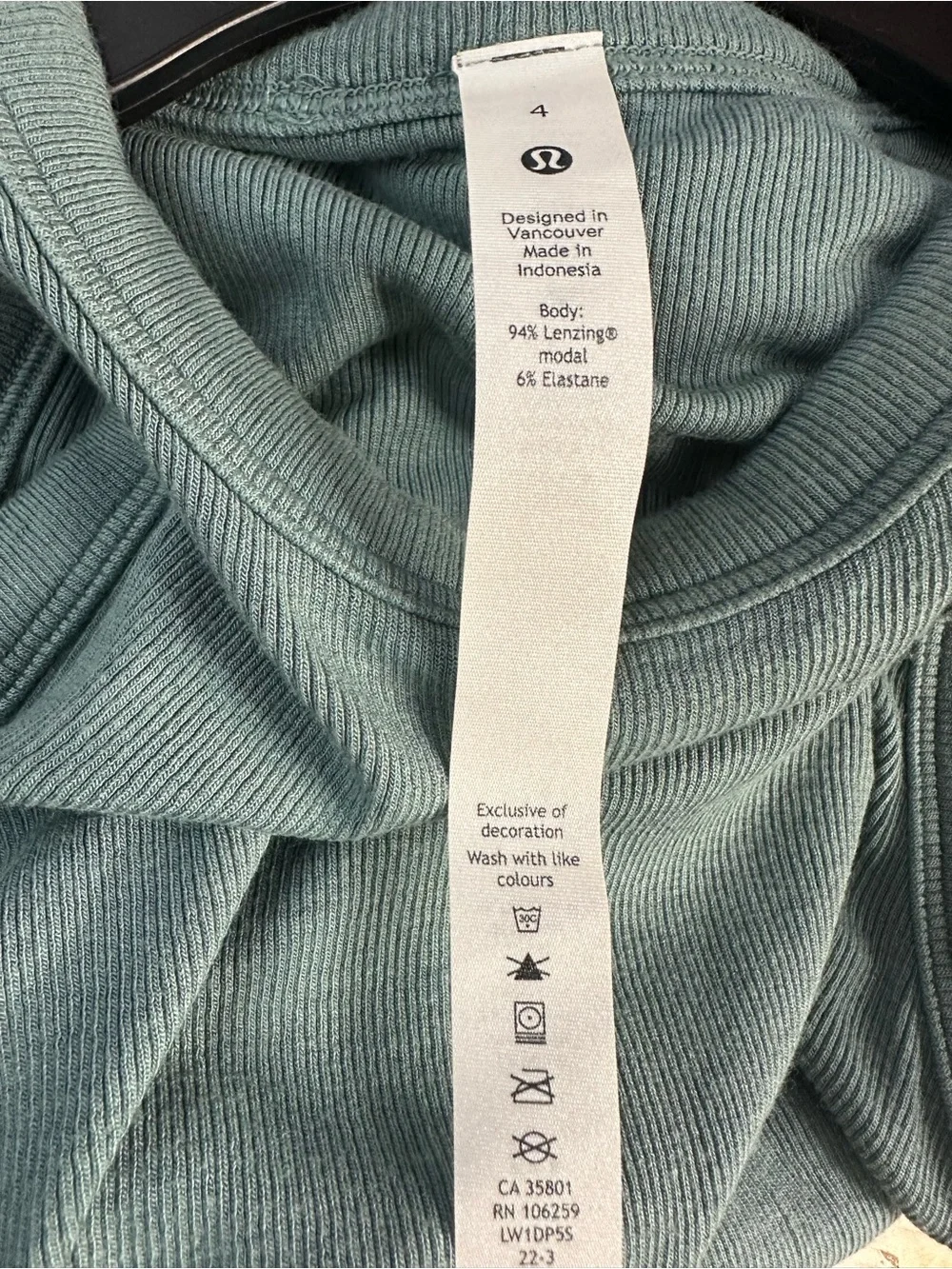 lululemon athletica sleeveless muscle