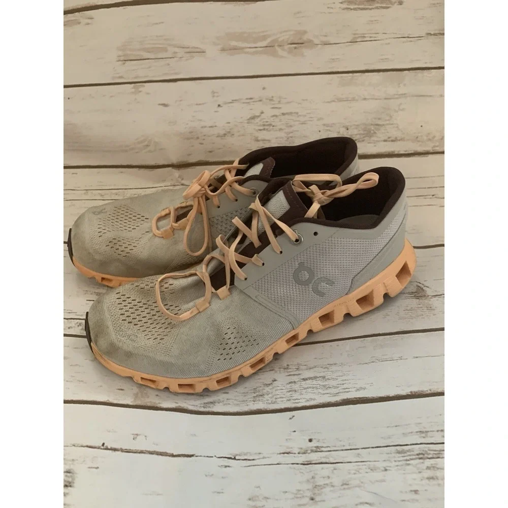 On Cloud X Helion Cloudtec Women's Low Top Running Shoes Size 10 Silver/Almond‎