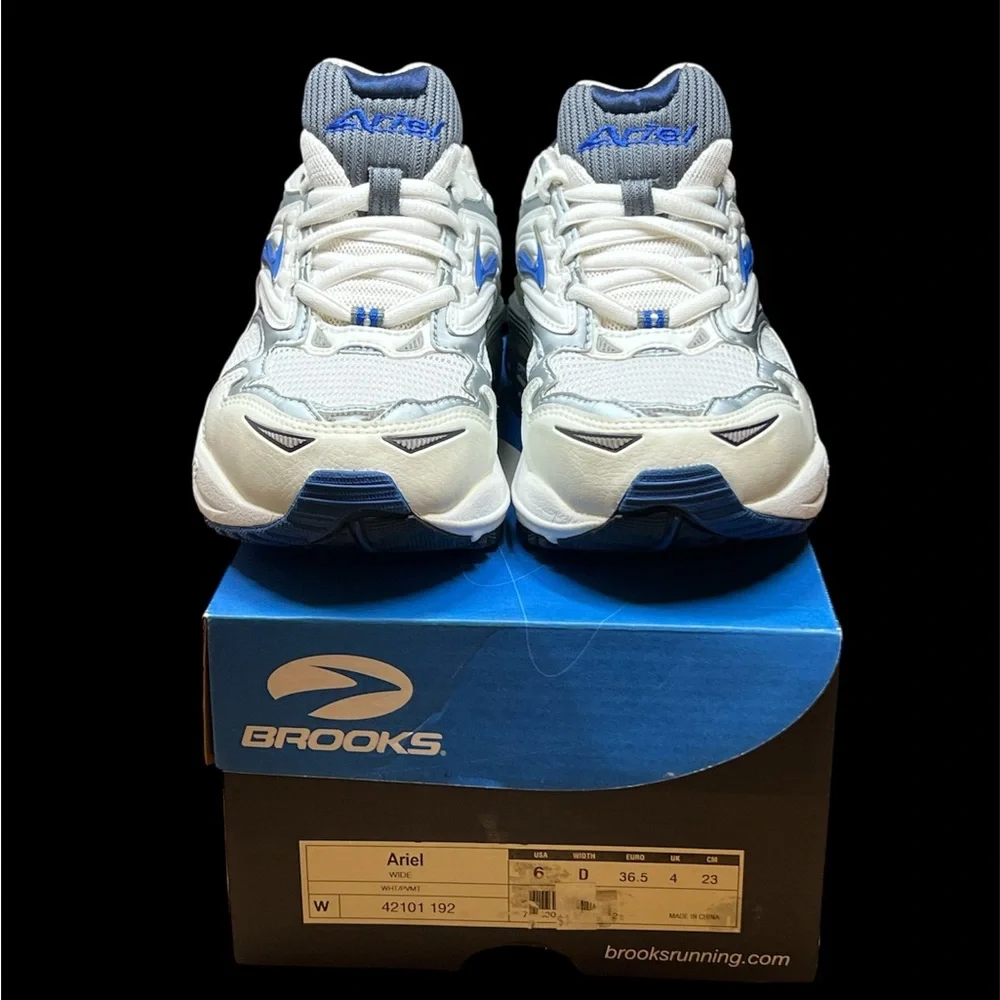 Brooks size wide