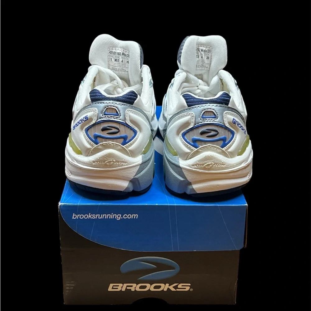 Brooks size wide