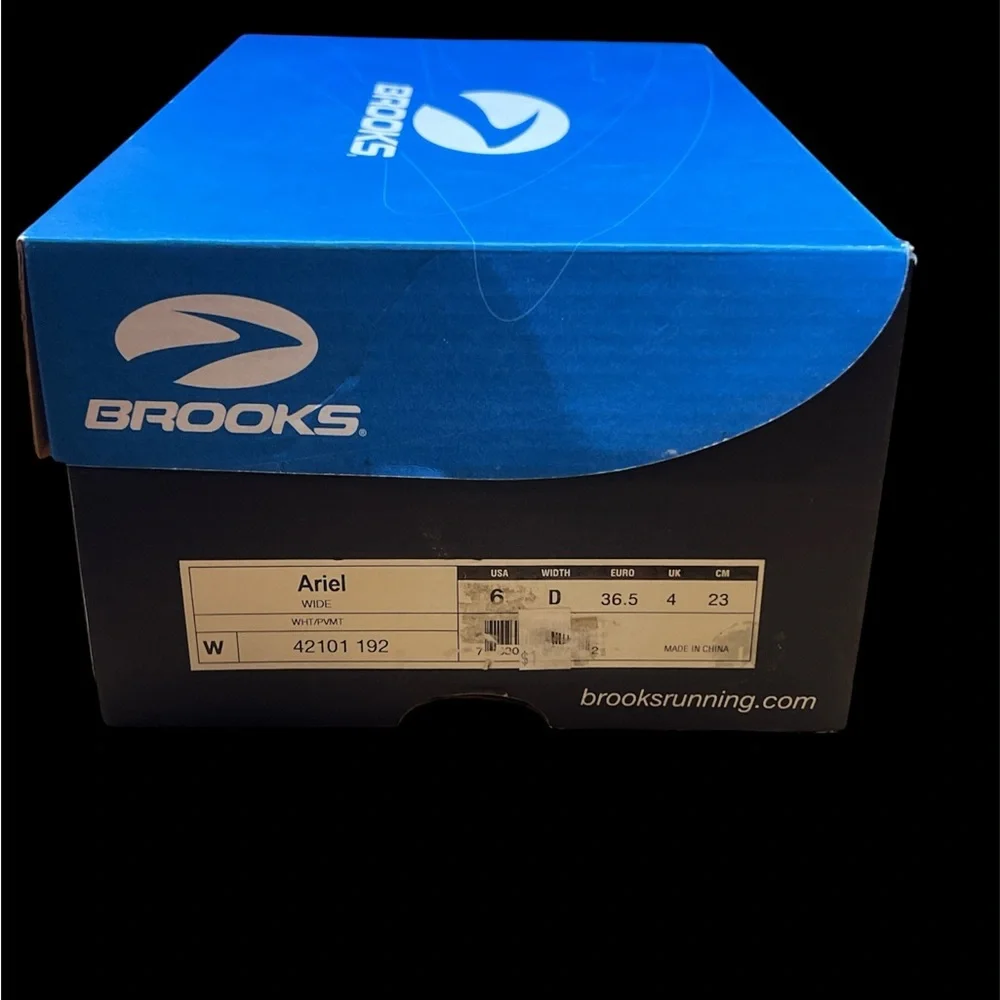 Brooks size wide