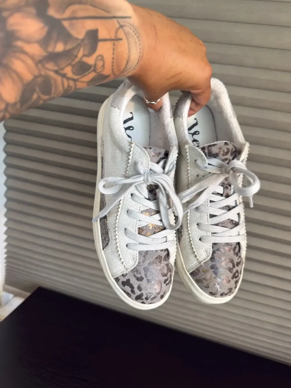 Very G Leopard Print Crackle Metallic Lace Up Sneakers Women’s Size 9.5