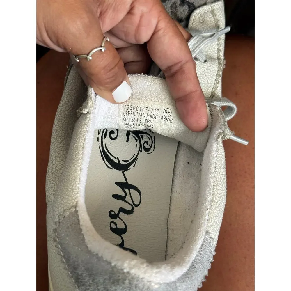 Very G or gray soles