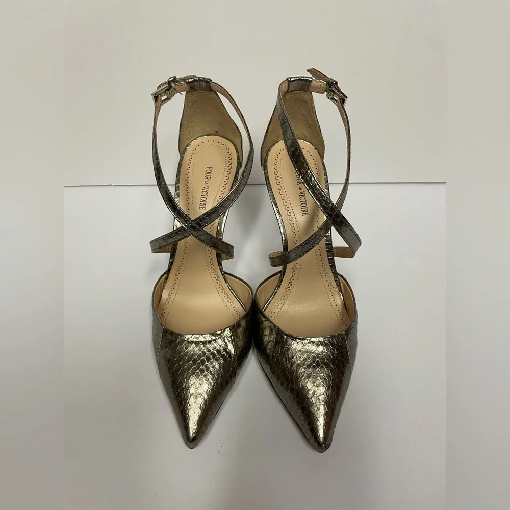 Pour la victoire Cheyenne pointed toe Strappy pumps heel pewter metallic snake 6