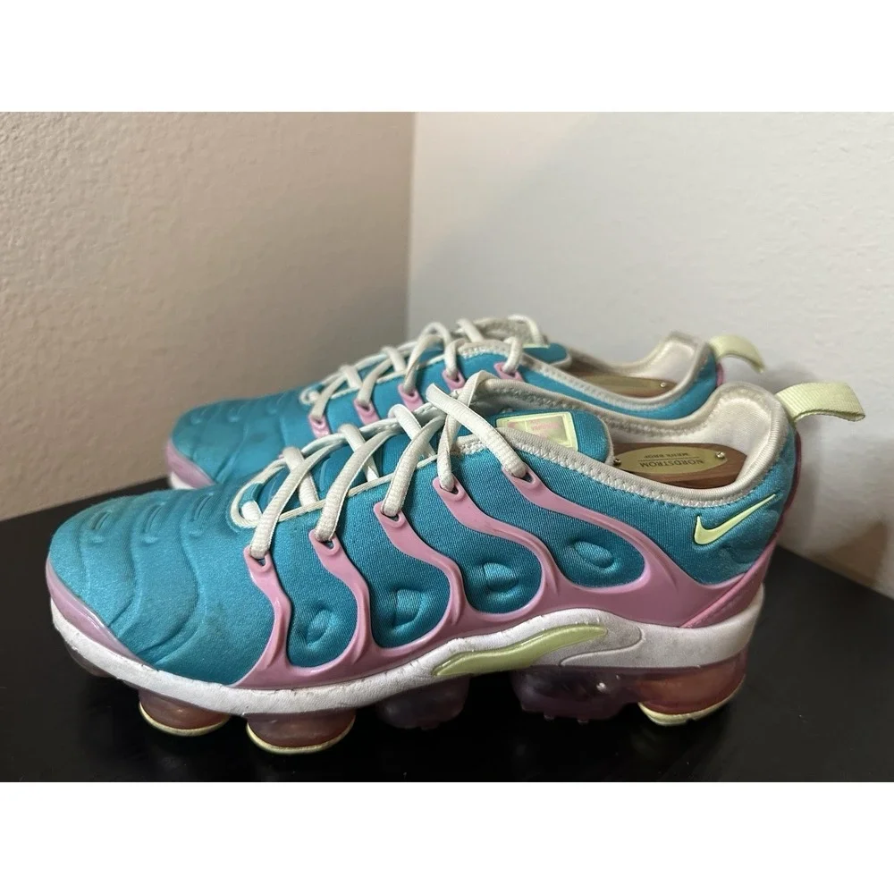 Nike Air‎ VaporMax Plus Womens Blue Pink Athletic Running Shoes Sneakers Size 8