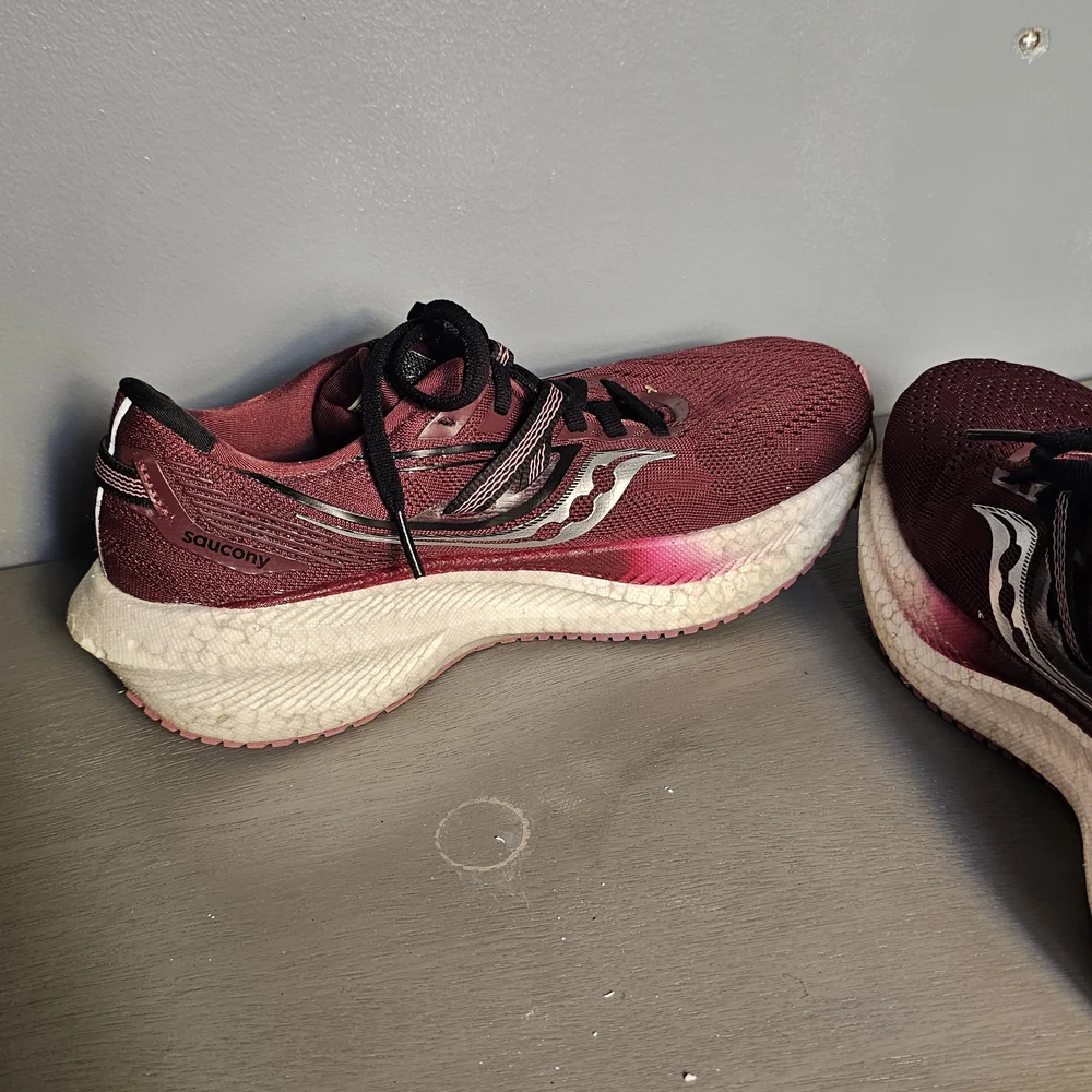 Saucony women triumph