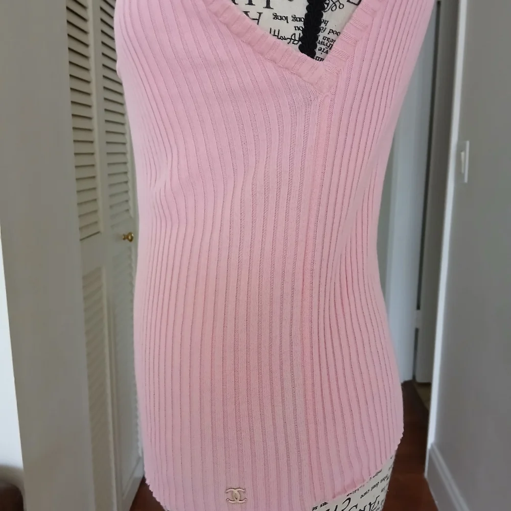 CHANEL pink rib