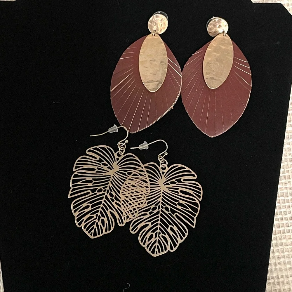 Boho 2‎ pairs Dangle Earrings, Gold Burgundy Feather and Large Gold leaves