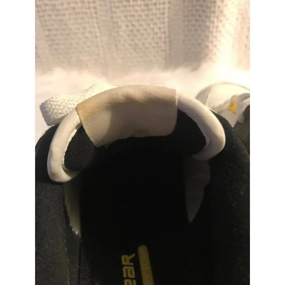 L.A. Gear shoe some discoloration