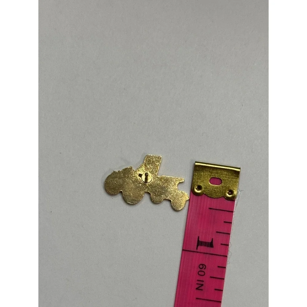 Vintage‎ Gold Tone Antique Car Lapel Pin Antique Automobile Collector Pin