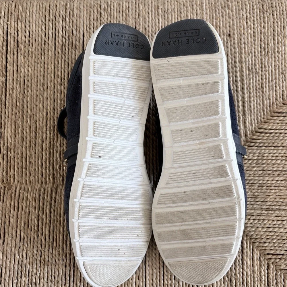 Cole Haan details leather lay