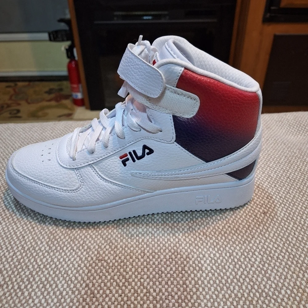 Fila High Tops men's size 7.5 NWOT. White with red ombre accent.