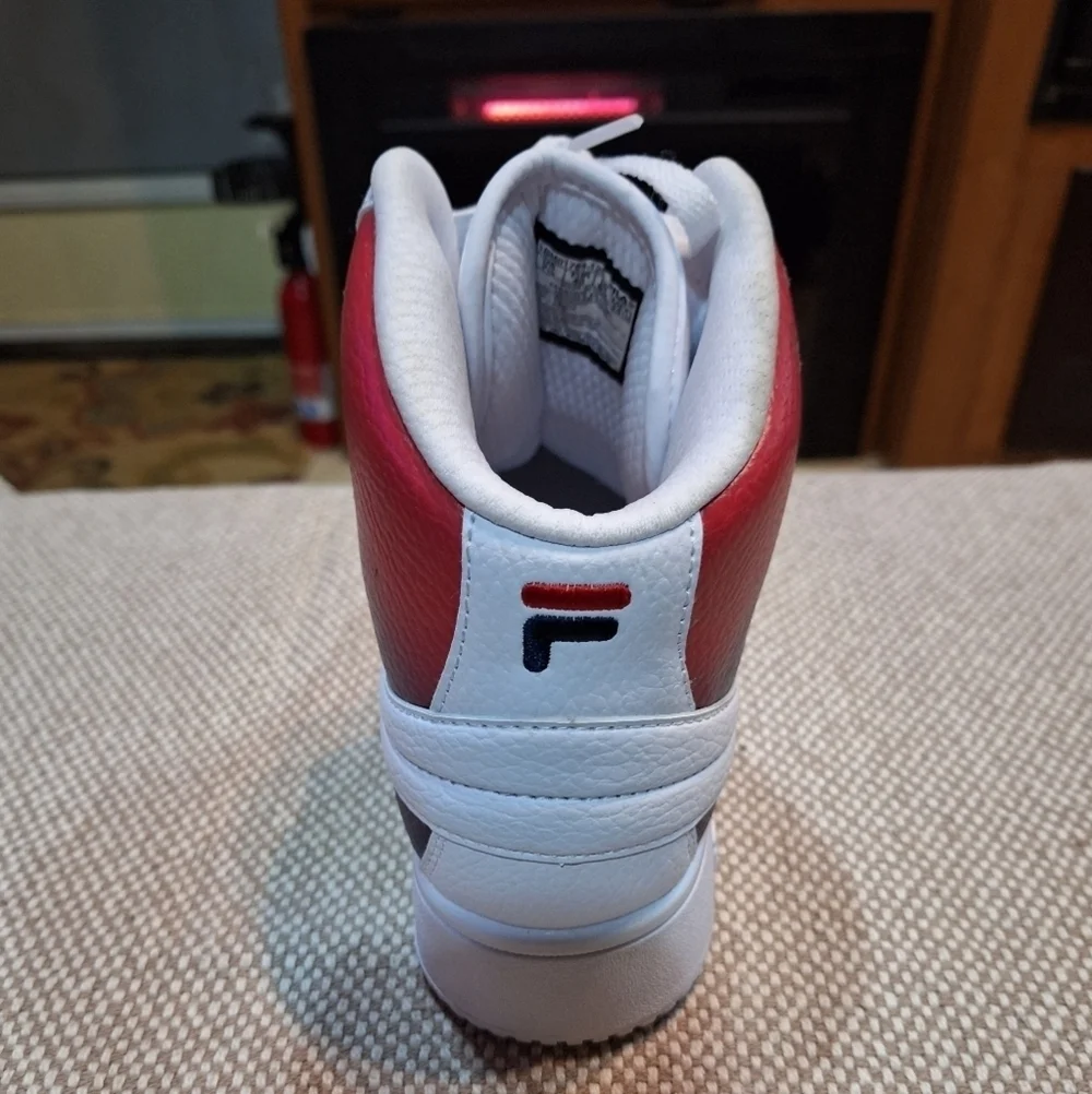 Fila High Tops men's size 7.5 NWOT. White with red ombre accent.