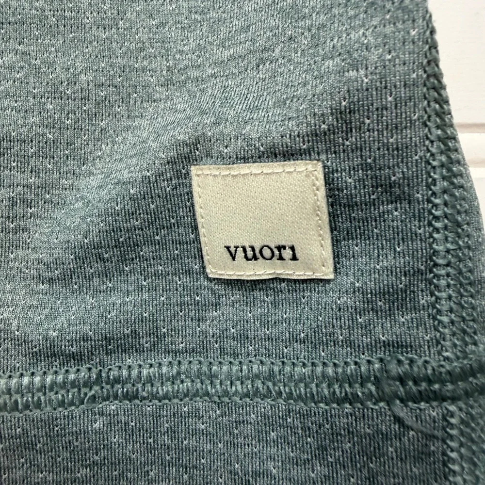 Vuori Tradewind Performance Tee Mens Large Grey Green V1052 Short Sleeve Shirt