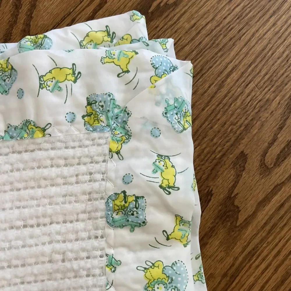 Vintage Carters White Waffle Weave Woven Clowns Bears Satin Trim Baby Blanket