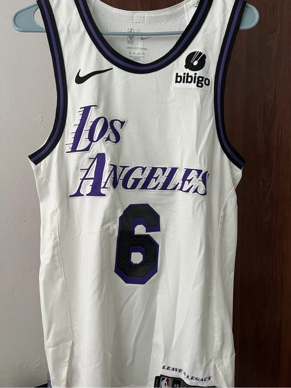 10 Los Angeles Lakers LeBron James Nike Swingman Jersey Bundle Size SMALL (40)