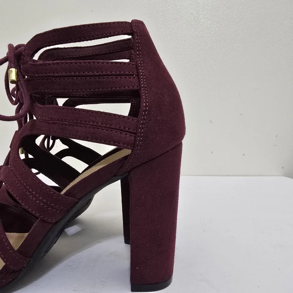 Christian Siriano size color